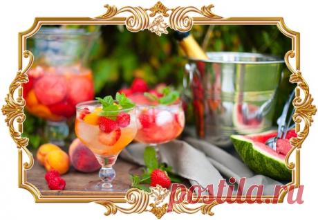 #Крюшон #с #ягодами #и #персиками (#рецепт 18+)

Простой и по-настоящему летний напиток из ароматных фруктов и холодного игристого вина идеален для больших компаний.

Время приготовления:
Показать полностью...