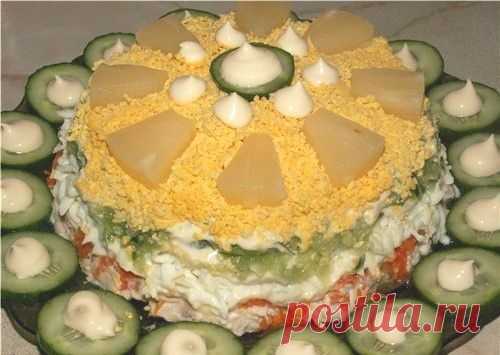 Салат с курицей, ананасом и огурцом «Нежное облако» / Простые рецепты