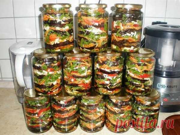 Баклажани на зиму «Язик проковтнеш». Відмінний смак! Приготуйте баклажани на зиму , спробувавши цю відмінну закуску. Інгредієнти: баклажани – 3 кг морква 1 кг зелень і часник – довільну кількість. Як приготувати баклажани на зиму...