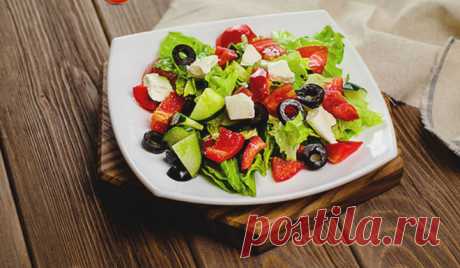 Греческий салат. Классический рецепт простого и вкусного салата с брынзой - Женская страница