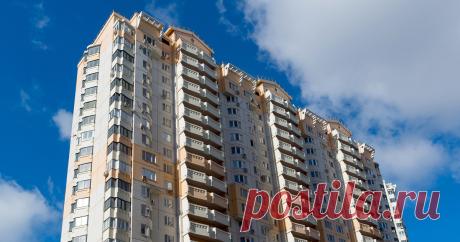 УК не вправе включать сверхнормативный объем потребленных ресурсов в плату за содержание и ремонт жилого помещения Несмотря на то, что общим собранием собственников в августе 2017 года было принято решение о расчете размера расходов собственников на оплату общедомовых коммунальных ресурсов по фактическим показаниям ОДПУ, превышающим региональный норматив.