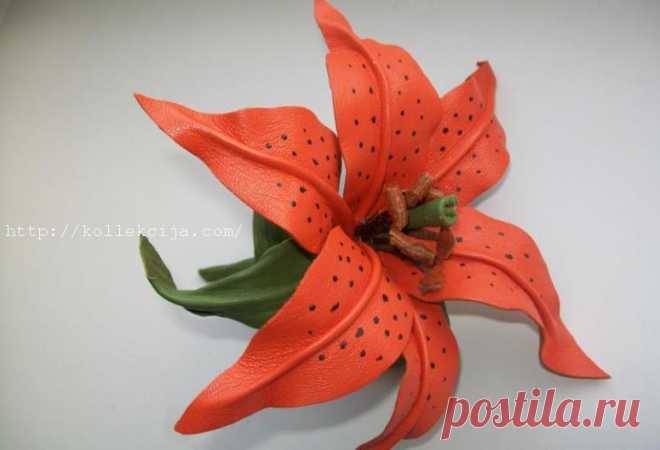 Цветок из кожи «Огненная лилия». Мастер-класс Марины Тепляковой. Лилия из кожи

 	Предлагаю Вам создать цветок лилию из кожи. Для начинающих рукодельниц я подготовила фото мастер-класс 