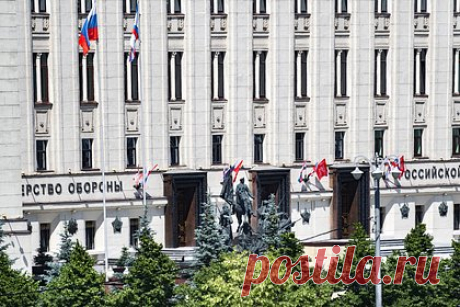 Минобороны отчиталось о захвате украинской установки разминирования УР-77. Российские военные в качестве трофея захватили на николаево-криворожском направлении установку разминирования УР-77. Об этом журналистам сообщили в Минобороны. Там добавили, что на указанном направлении в качестве трофеев также захвачены два танка и одна боевая машина пехоты.