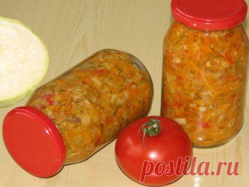 Салат-заготовка с рисом, помидорами, капустой и другими овощами / Простые рецепты