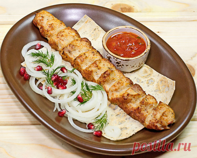 Люля-кебаб из курицы: рецепт с фото, как приготовить в духовке Люля-кебаб из курицы - пошаговый рецепт с фото. Как приготовить люля-кебаб в духовке? Рецепт куриного люля-кебаба для мангала, сковородки и барбекю.