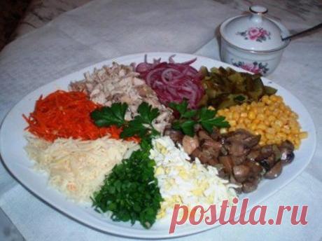 Ленивый салат &quot;Ералаш&quot;
Советую приготовить этот красивый и вкусный ленивый салат. Приготовление займет не много времени, а блюдо получается оригинальным и выразительным.  Рецепт тут       https://ok.allhealth-recipes.ru/?p=1183