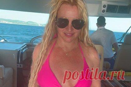 Неожиданное действие Бритни Спирс с бюстгальтером попало на видео