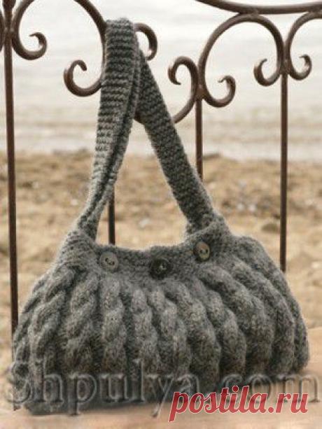 Серая сумка с узором из кос, вязаная спицами — Шпуля - сайт о вязании