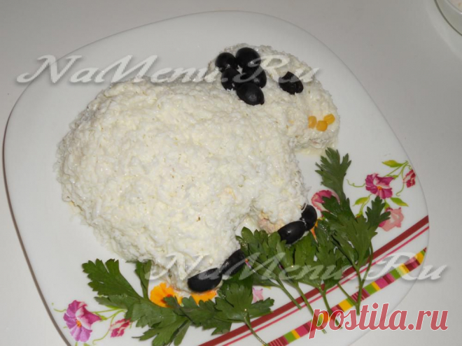 Новогодний салат "Овечка" из курицы: рецепт