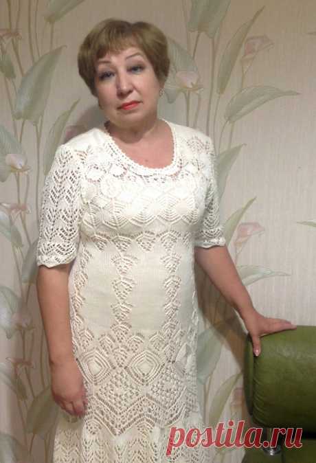Белое платье спицами