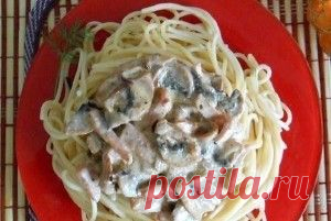 Грибы в сметане с ветчиной