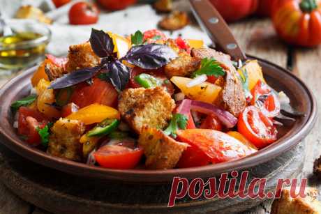 Лето красное: 7 вкусных салатов из помидоров