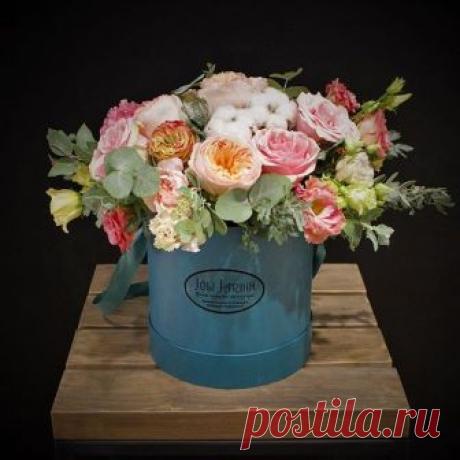 Наши уютные коробочки @jolijardin_spb согреют получательницу в любую непогоду💕 Пионовидная роза, хлопок и эвкалипт - наше любимое сочетание😉 #пионовиднаярозаспб #букетспионовиднойрозойспб #садоваярозаспб #jj_коробки  #доставкацветовспб #заказцветовспб 💕💕💕
Цена 6500 руб.
💕💕💕
Заказ и #доставкацветов www.jjfleur.ru
WhatsApp/Viber +7 (931) 352 58 57/Direct
Цветочная мастерская JoliJardin
СПб, Выборгское ш. 13
ТК Экополис Премиум