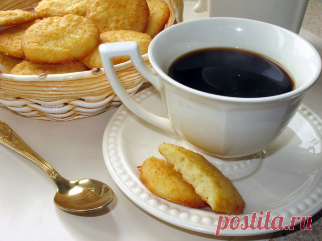 Сырное печенье | Русская кухня
Потребуется: сыр (типа Чеддер) тёртый – 140 г; мука – 150 г; масло сливочное – 60 г; яйцо – 1 шт; желток одного яйца; молоко – 2 ст. ложки; разрыхлитель – ½ ч. ложки; по щепотке соли и мускатного ореха