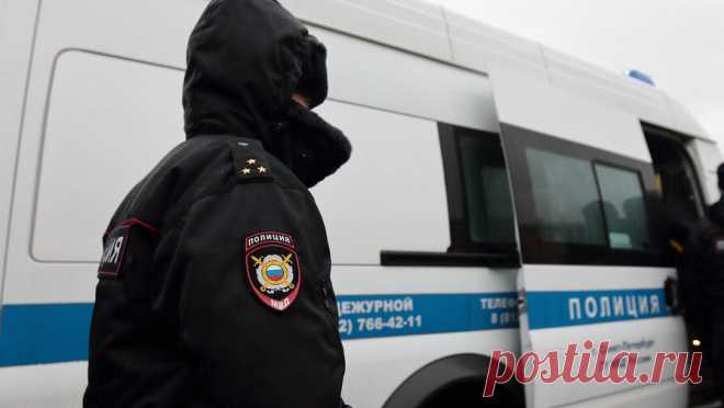 В Ленобласти разыскивают подростка, подозреваемого в растлении семилетней девочки. В Ленинградской области ищут несовершеннолетнего по подозрению в изнасиловании малолетней. Об этом сообщил 47channel со ссылкой на источник. 36-летняя жительница города Кириши обратилась в полицию 25 октября. Женщина рассказала ...