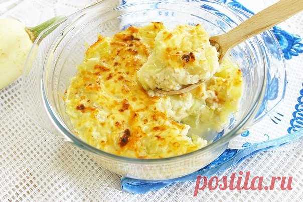 Оригинальный «Жульен» из кабачков с сыром и чесноком.
