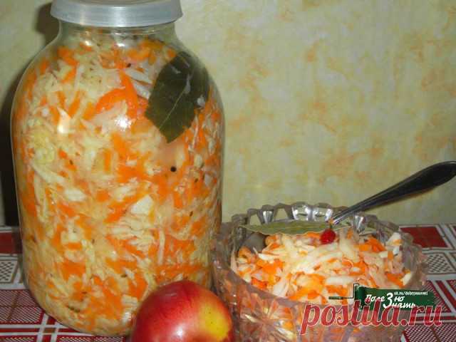 Моментальная квашеная капуста в банке - просто бесподобный рецепт! 

Поедается моментально! 

Мой рецепт моментальной квашенной капусты в банке. 
Получается очень быстро, делается очень просто, а поедается моментально Можете мне поверить. Каждый год я делаю много банок за сезон и всегда ничего не остается. 
И так что нужно: капуста белокачанная, морковь, соль, сахар или мед, охлажденная кипяченая вода, банка трехлитровая и желание,, конечно. Количество капусты, если не хва...
