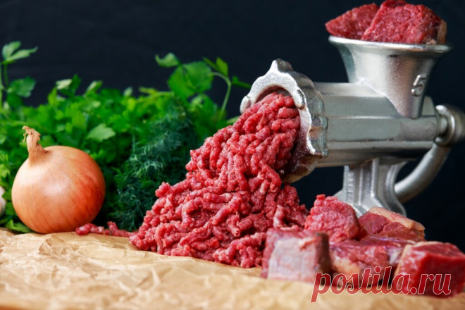 Все блюда из фарша, у меня получаются очень вкусными, а все благодаря советам деда Мой дед повар почти с юности, сколько его помню, он всегда готовил. И нас (своих детей и внуков) учил – мало уметь готовить, но надо уметь готовить вкусно. Я многое о кулинарии узнал от него, ...