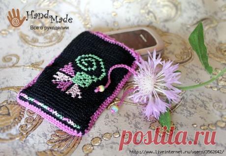 Чехол для мобильного телефона в технике тунисского вязания.