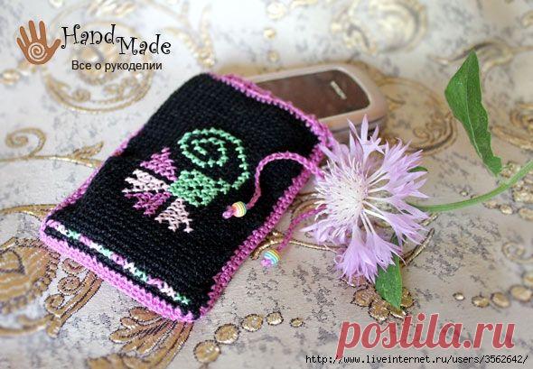 Чехол для мобильного телефона в технике тунисского вязания.