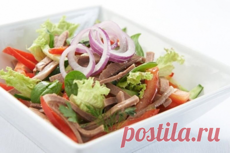 Салат с языком по-гречески.

Ингредиенты:

300 грамм вареного говяжьего языка.
1 болгарский перец.
1 огурец.
1 красная луковица.
2 зубчика чеснока.
Пучок кинзы.
1 ст л кунжута.
2 ст л соевого соуса.
1 ст л растительного ( кунжутного) масла.
1 ст л бальзамического уксуса.

Приготовление:

1 Язык нарезать тонкой соломкой, чеснок очень мелко нарубить.

2 Смешать язык и чеснок, добавить соевый соус, кунжутное масло и бальзамический уксус.

3 Перец и огурец аккуратно нарезать т...