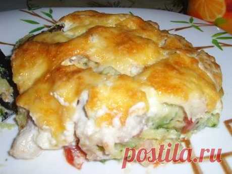 Пицца из кабачков с куриным филе и помидорами
