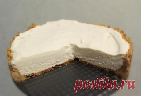 Ананасовый торт 
Ананасовый торт - очень нежный, воздушный и конечно же вкусный десерт, который очень просто можно приготовить в домашних условиях.
https://youtu.be/x-S-Hly6Z1s