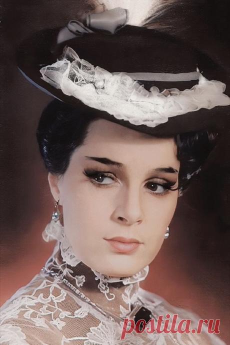 Элина Быстрицкая, 4 апреля, 1928
• 26 апреля 2019