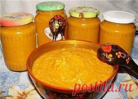 Изумительная кабачковая икра "ЦАРЕВНА"
Готовлю икру по этому рецепту уже много лет! Всем очень нравится! Дорогие хозяюшки, сохраняйте рецепт к себе в копилку, ведь уже скоро сезон заготовок! 

Ингредиенты:
3 кг кабачков;
1 кг моркови;
1 кг лука;
4 ст. ложки томатной пасты;
1 ст. ложка 70%-го уксуса;
2,5 ст. ложки соли;
сахар по вкусу;
0,5 л подсолнечного масла.

Приготовление:
Нарезать очищенные продукты, отварить немного в воде одно за другим: морковь, кабачки, лук - в та...