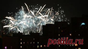 Специалист Золоев: запуск фейерверков вблизи от жилых домов — серьёзный риск. Запуск фейерверков и петард в непосредственной близости от жилых домов несёт серьёзный риск для жизни и имущества сотен людей, отметил в разговоре с Lenta.ru генеральный директор УК СК10 Евгений Золоев. Читать далее