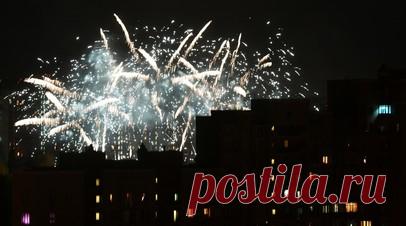 Специалист Золоев: запуск фейерверков вблизи от жилых домов — серьёзный риск. Запуск фейерверков и петард в непосредственной близости от жилых домов несёт серьёзный риск для жизни и имущества сотен людей, отметил в разговоре с Lenta.ru генеральный директор УК СК10 Евгений Золоев. Читать далее