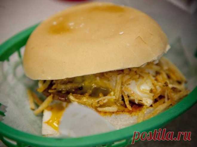 10 блюд, которые нужно попробовать на Острове Свободы На Кубе не только потрясающий колорит, прекрасные люди, волшебные пляжи, но и самая вкусная в Карибском бассейне еда. От крокетов с расплавленным сыром и ветчиной до сладких плантанов — кубинская кухн...