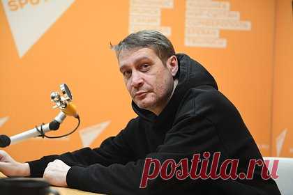 Стали известны подробности смерти писателя Эдуарда Багирова. Российского писателя и журналиста Эдуарда Багирова госпитализировали с желудочно-кишечным кровотечением 1 апреля. Публициста доставили в одну из больниц Москвы. В медицинском учреждении врачи оказывали ему необходимую помощь, но из-за тяжести состояния спасти его не удалось.