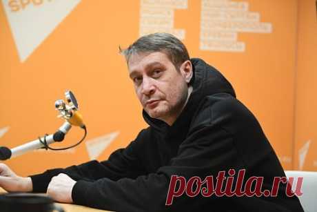 Стали известны подробности смерти писателя Эдуарда Багирова. Российского писателя и журналиста Эдуарда Багирова госпитализировали с желудочно-кишечным кровотечением 1 апреля. Публициста доставили в одну из больниц Москвы. В медицинском учреждении врачи оказывали ему необходимую помощь, но из-за тяжести состояния спасти его не удалось.
