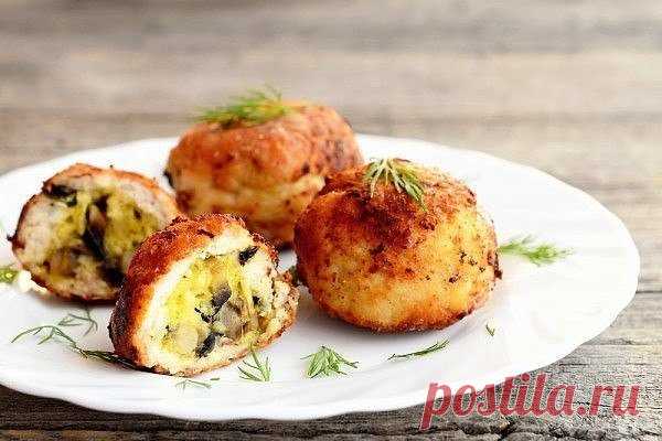 Куриные котлеты с шампиньонами и сыром - Пошаговый рецепт с фото своими руками Куриные котлеты с шампиньонами и сыром - Простой пошаговый рецепт приготовления в домашних условиях с фото. Куриные котлеты с шампиньонами и сыром - Состав, калорийность и ингредиенти вкусного рецепта.