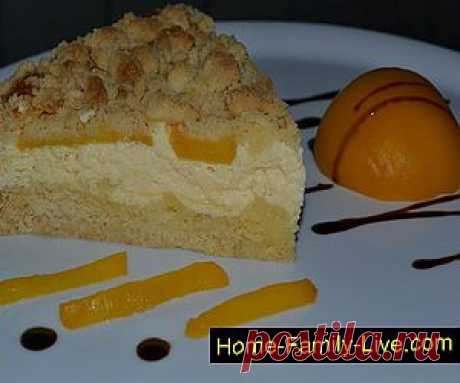Пирог из крошки с персиками и творожной начинкой.