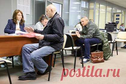 В Госдуме заявили о возвращении домой почти десяти тысяч мобилизованных. В России почти десять тысяч мобилизованных вернули домой по разным причинам. Об этом заявил глава комитета Госдумы по обороне Андрей Картаполов, его цитирует ТАСС. «На сегодняшний день вернули почти 10 тысяч человек по разным причинам», — сказал Картаполов на вопрос о призванных по ошибке россиянах.