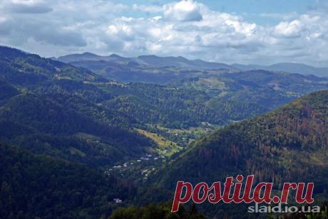 Карпати. Вид на село Великий Рожин. ::: альбом The best places in Ukraine Україна найкращі місця The best places in Ukraine

Засноване 1496 (за іншими даними — 1593 року).
У 40-50-х роках минулого століття багато великорожинців брали участь у русі опору, були вояками УПА створений пам ятник воєнам (УПА)
Цікавими пам'ятками природи є Скеля Довбуша, Маршеве каміння, Лужківський водоспад, Сокільський хребет.