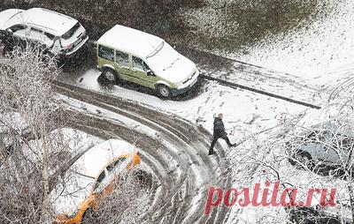 Парковки у социальных объектов призвали сделать бесплатными на Новый год. Также в новогодние праздники следует включить в число объектов с бесплатными парковками места отдыха детей, считает председатель партии "Справедливая Россия" Сергей Миронов
