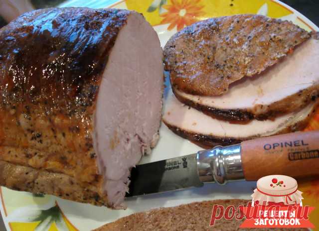 Мясной изыск

Ингредиенты:
1 кг свинины (окорок)
1 стакан жирных сливок
3 зубчика чеснока
1 ст.л. горчицы
1 ч.л. острого перца
Соль

Рецепт приготовления мясного изыска:
Сначала свинину следует промыть и обсушить бумажным полотенцем. Затем наколоть кусок со всех сторон зубочисткой примерно 10-15 раз. Чеснок измельчить в блендере, добавить сливки, горчицу, перец и соль. Соус получается конститенции сметаны. Выложить кусок свинины на фольгу. Полученым соусом обмазать мясо со...