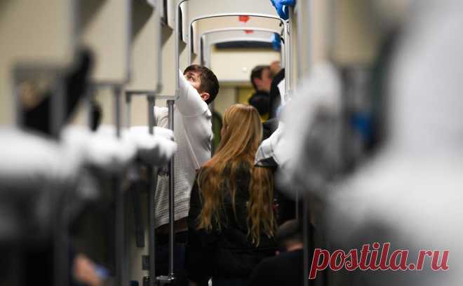 В РЖД сообщили, что не советовали пассажирам ложиться головой к выходу. В РЖД опровергли информацию о том, что после крушения поезда в Брянской области проводники рекомендуют пассажирам ложиться головой к двери или выходу из плацкарта.