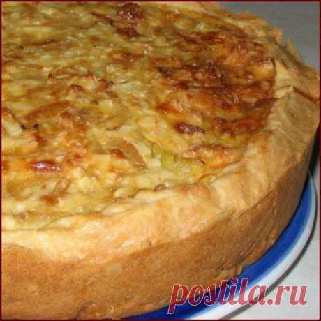 Луковый пирог с плавлеными сырками