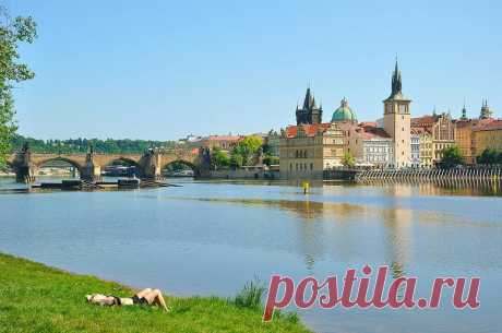 Prague : From Střelecký island / Sunbathing on the grass | Flickr - Photo Sharing!