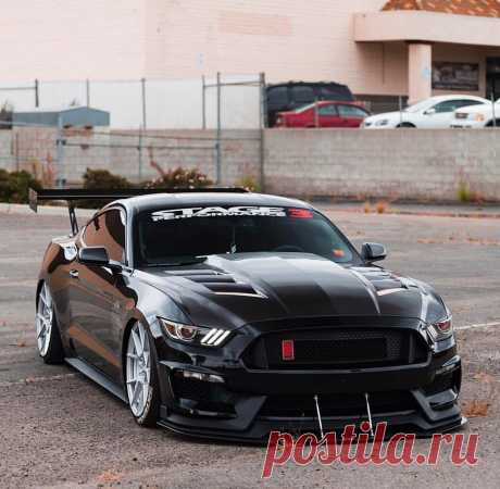 Ford mustang car