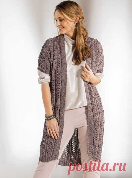 Удлиненный жилет с приспущенными плечами

Этот жилет plus-size смотрится женственно и стильно, помогая при этом скрывать недостатки фигуры.

Размеры
42/44 (46/48) 50/52 (54/56)

ВАМ ПОТРЕБУЕТСЯ
Пряжа (68% вискозы, 32% полиэстера; 115 м/50 г) – 550 (600) 650 (700) г серо-коричневой; спицы № 4 и 5; длинные круговые спицы № 4.

УЗОРЫ И СХЕМЫ

УЗОР ДЛЯ ПЛАНКИ
Число петель кратно 4 + 2 кромочные.

Лицевые ряды: кромочная, * 1 лицевая, 2 изнаночные, 1 лицевая, от * постоянно пов...