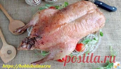 Утка фаршированная с рисом в духовке – пошаговый рецепт Для Вас домашний рецепт приготовления утки целиком, фаршированной рисом с потрошками, приготовленная в духовке в утятнице. Получается сочной, мягкой. Прекрасный аромат и вкус. Пошаговый рецепт с фотографиями.
