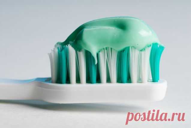 Необычные свойства зубной пасты:

интересное, советы, познавательно
— Снимает раздражение от укусов насекомых, от порезов и волдырей.
— Смягчает боль от ожогов.
— Позволяет скрыть недостатки кожи. Ускоряет процесс заживления поврежденной кожи после удаления прыщей на лице.
— Позволяет вычистить ногти на руках до блеска.
— Помогает приглаживать волосы. Гелиевые зубные пасты – это гель для волос.
— Помогает избавляться от въедливых запахов чеснока, рыбы, лука.
— Удаляет труд...