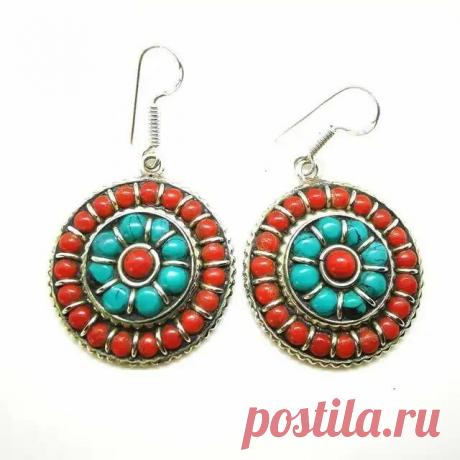 Индийские этнические серьги с бирюзой и кораллами 32915302047 на заказ в интернет-магазине Ярмарка Мастеров по цене 1354 ₽ – XKOG2RU | Серьги классические, Рошаль - доставка по России Индийские этнические серьги с бирюзой и кораллами 32915302047 под заказ в интернет-магазине на Ярмарке Мастеров - 56392130. Серьги классические от Antiq-vintag. Размер: 33*33 мм. Материал: бирюза натуральная, кораллы натуральные, тибетское серебро. Гарантированная доставка по всей России. Отз...
