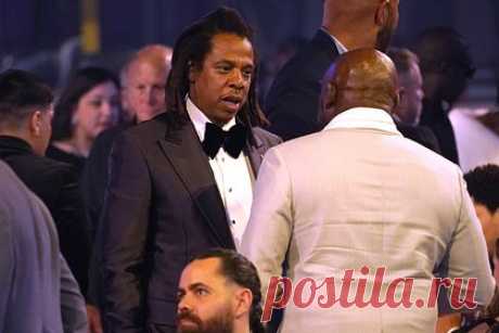 Jay Z прокомментировал альбом Бейонсе словами «вдохновил мир». Рэпер Jay Z, который также является мужем американской певицы Бейонсе, заявил, что альбом жены Renaissance вдохновил мир. «Посмотрите, что он [альбом] сделал с культурой. Посмотрите, как двигалась энергия мира. В клубе играют весь ее альбом. Не знаю, видел ли я такое когда-нибудь», — сказал рэпер.