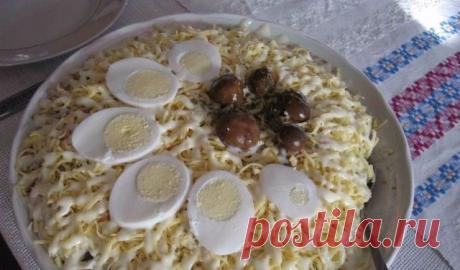 ПОДБОРКА ОЧЕНЬ ВКУСНЫХ САЛАТОВ: ТОП-6 РЕЦЕПТОВ 
Отлично подойдёт к любому празднику :)

1. САЛАТ "МЕЛЬНИК"

ИНГРЕДИЕНТЫ:
● Грибы маринованные - 300 г.
● Морковь - 4 шт.
● Сыр - 200 г.
● Огурцы соленые - 2 шт.
● Мясо (любое) - 300 г.
● Яйца - 4 шт.
● Майонез - 300 г.

ПРИГОТОВЛЕНИЕ:
1. Отварить морковь, остудить, очистить и натереть на крупной терке.
2. Яйца также отварить, остудить, очистить и натереть на крупной терке
3. Мясо отварить в подсоленной воде до готовности. Нар...